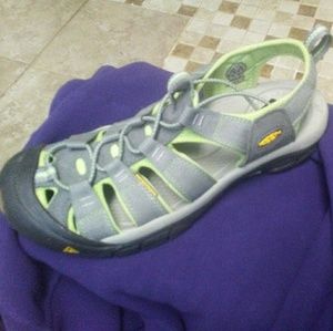 Size 10.5 keens